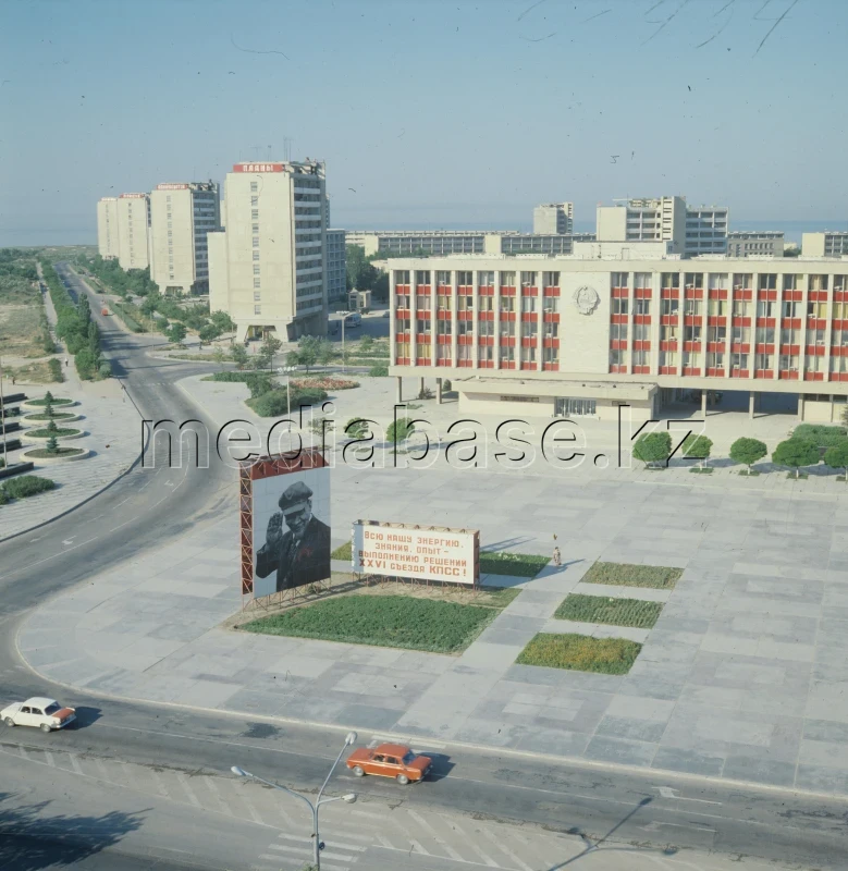 Шевченко қаласының орталық алаңы, 1982ж. - фото 1
