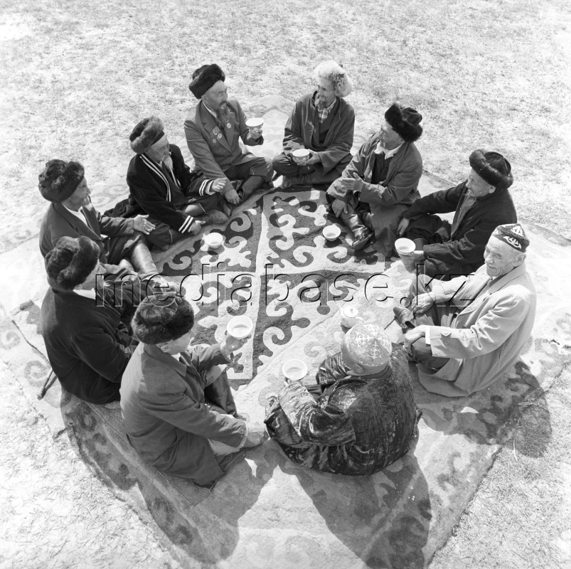 Ақсақалдар кеңесі, 1970 жыл. - фото 1