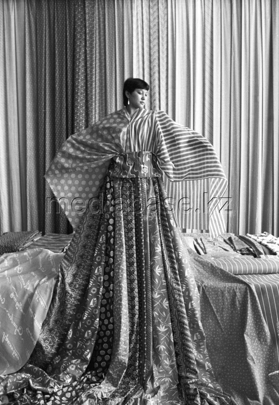 Показ новых расцветок тканей - фото 1