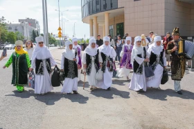 Абай әндері қалалық автобуста: Астанада ерекше челлендж өтті - фото 4