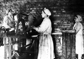 Подвиг женщин в тылу - фото 4