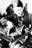 Подвиг женщин в тылу - фото 10