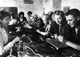 Подвиг женщин в тылу - фото 17