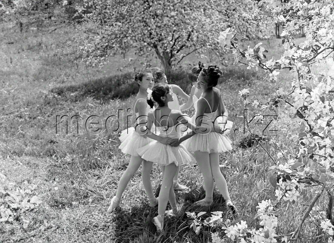 Young ballerinas of the “Butterflies” ensemble - photo 1