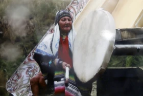 Shaman Bifatima performing kamlanie - photo 1