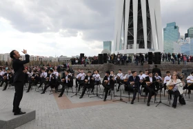 500 домбристов исполнили знаменитые кюи Курмангазы в центре Астаны - фото 5