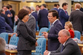 Before the Address: participants gathered for the Parliamentary session - photo 12