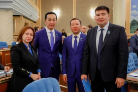 Before the Address: participants gathered for the Parliamentary session - photo 19