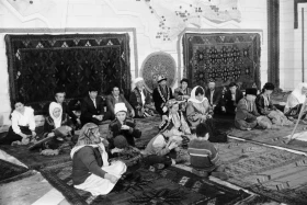 Traditional Weaving at the Carpet Museum - photo 2