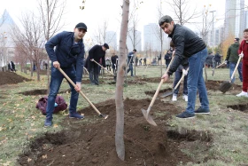 Қазақстандық және шетелдік дипломаттар астанада ағаш отырғызды - фото 14