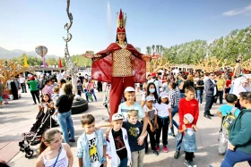 Алматыда дәстүрлі «APPLE FEST» шарасына 150 тонна алма әкелінді - фото 20