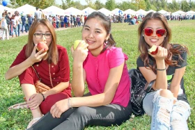 Алматыда дәстүрлі «APPLE FEST» шарасына 150 тонна алма әкелінді - фото 21