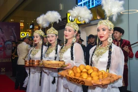 Астаналықтар күрестен әлем чемпионы Айдос Сұлтанғалиды күтіп алды - фото 2