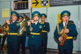 Астаналықтар күрестен әлем чемпионы Айдос Сұлтанғалиды күтіп алды - фото 4