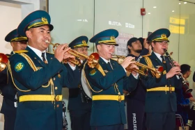 Астаналықтар күрестен әлем чемпионы Айдос Сұлтанғалиды күтіп алды - фото 5