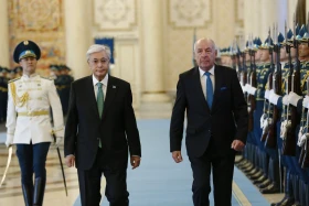 Hungarian President Tamás Sulyok receives grand welcome at Akorda Presidential Palace - photo 1