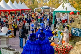 Apple Festival in Almaty: Tons of fruit, music, and good traditions - photo 4