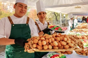 Apple Festival in Almaty: Tons of fruit, music, and good traditions - photo 6