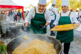 Apple Festival in Almaty: Tons of fruit, music, and good traditions - photo 9