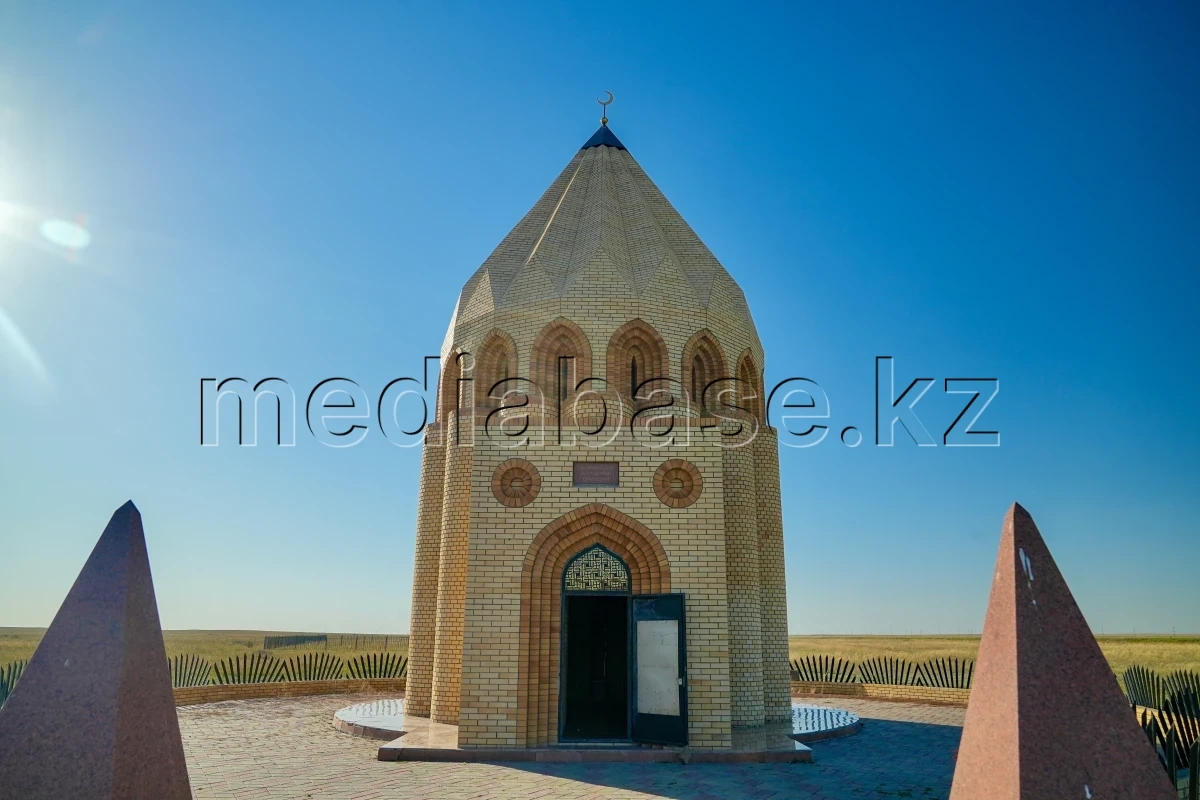 The steppe preserves the memory: the Keiki Batyr Memorial Complex - photo 1