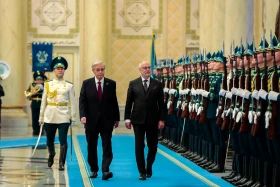 Kassym-Jomart Tokayev welcomes Estonian President Alar Karis at Akorda - photo 1