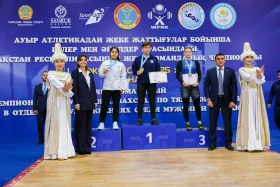 Ақжол Құрманбек ауыр атлетикадан Қазақстанның жаңа чемпионы атанды - фото 45