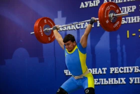 Ақжол Құрманбек ауыр атлетикадан Қазақстанның жаңа чемпионы атанды - фото 38