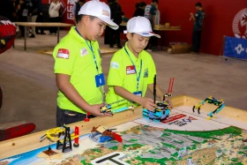 More than 5,000 school students are competing in a robotics contest in the capital city - photo 3