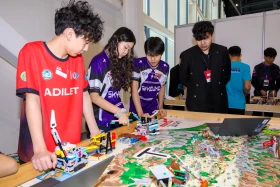 More than 5,000 school students are competing in a robotics contest in the capital city - photo 5