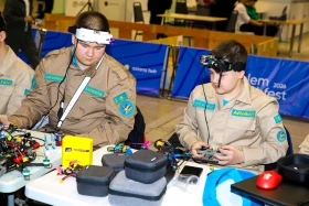 More than 5,000 school students are competing in a robotics contest in the capital city - photo 11