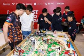 More than 5,000 school students are competing in a robotics contest in the capital city - photo 14