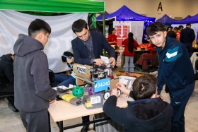 More than 5,000 school students are competing in a robotics contest in the capital city - photo 15