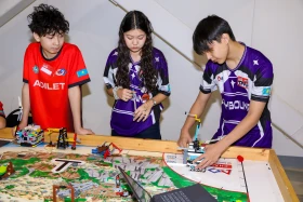 More than 5,000 school students are competing in a robotics contest in the capital city - photo 17