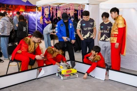 More than 5,000 school students are competing in a robotics contest in the capital city - photo 18