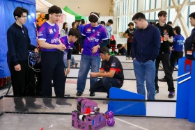 More than 5,000 school students are competing in a robotics contest in the capital city - photo 19