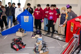 More than 5,000 school students are competing in a robotics contest in the capital city - photo 21