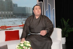 The titled sumo wrestler also announced plans to open a sumo school in Kazakhstan - photo 2