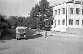 Здание школы-интерната в городе Семипалатинск - фото 1