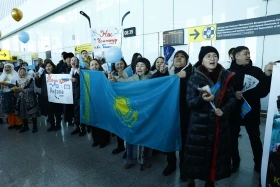 Канадада жеңіске жеткен қазақстандық жас хоккейшілер елге оралды - фото 3