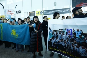 Канадада жеңіске жеткен қазақстандық жас хоккейшілер елге оралды - фото 5