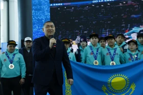 Канадада жеңіске жеткен қазақстандық жас хоккейшілер елге оралды - фото 9