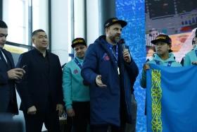 Канадада жеңіске жеткен қазақстандық жас хоккейшілер елге оралды - фото 13