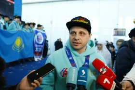 Канадада жеңіске жеткен қазақстандық жас хоккейшілер елге оралды - фото 17