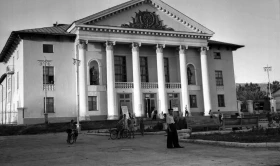 Miners’ Palace of Culture in Lenger - photo 1