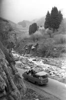 Туристический автобус на дороге в Горельник - фото 1