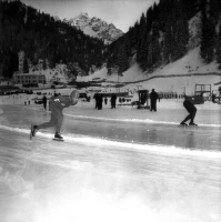 Chinese speed skaters at the high-altitude Medeo skating rink - photo 1