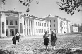 Ленинская улица в Талды-Кургане: новые дома — 1959 - фото 1