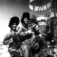 Монтажная бригада на стройке Шымкентского цементного завода — 1959 - фото 1