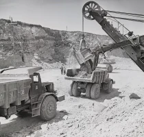 Loading ore with an excavator - photo 1
