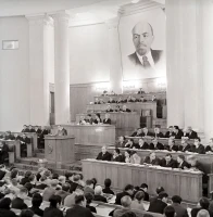 В зале заседания VII сессии Верховного Совета Казахской - фото 1
